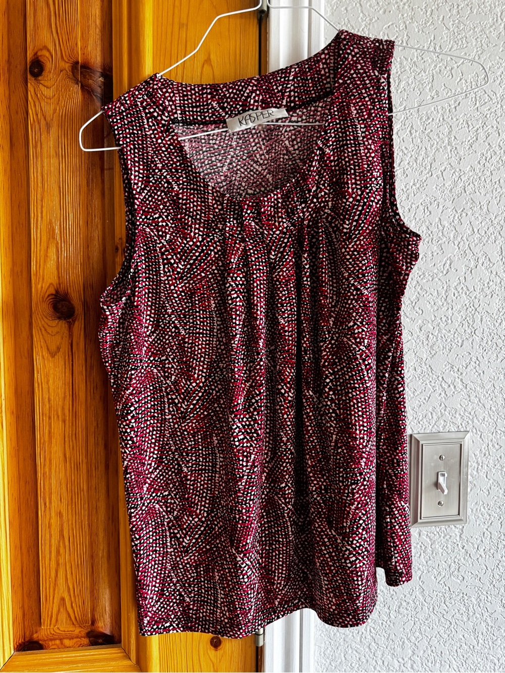 Kasper Burgundy and Black Patterned Sleeveless Tank